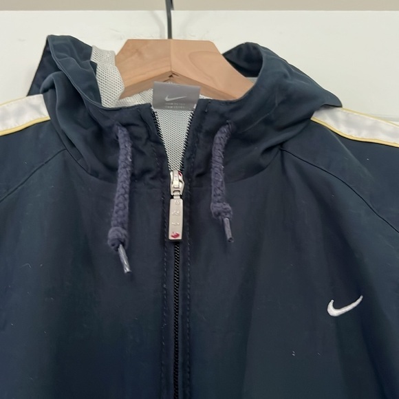 Nike Zip Up Hooded Jacket Size Medium - Picture 2 of 6
